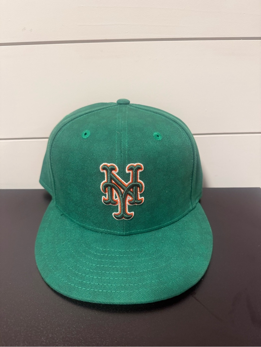Green New York Mets size 7 1/8 w/ shamrocks all over Embroidered NY New Era